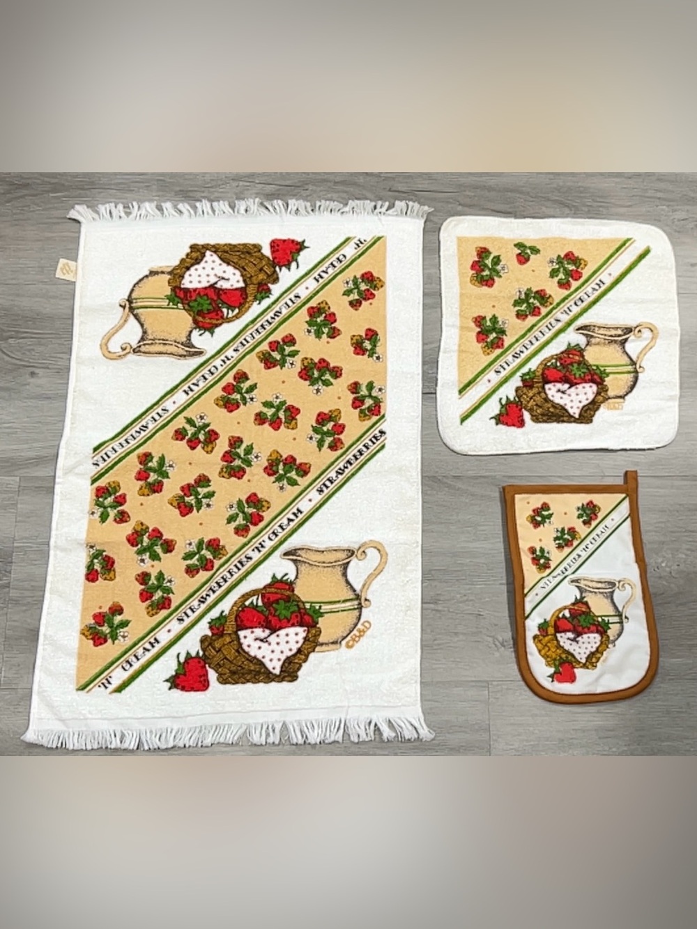 St Marys Strawberries N Cream Towel Oven Mitt Set 3 Pc Retro Country Kitchen VTG